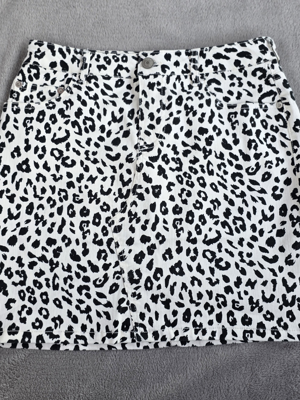 Love Tree Denim Leopard Print Mini Skirt White Black Size Medium